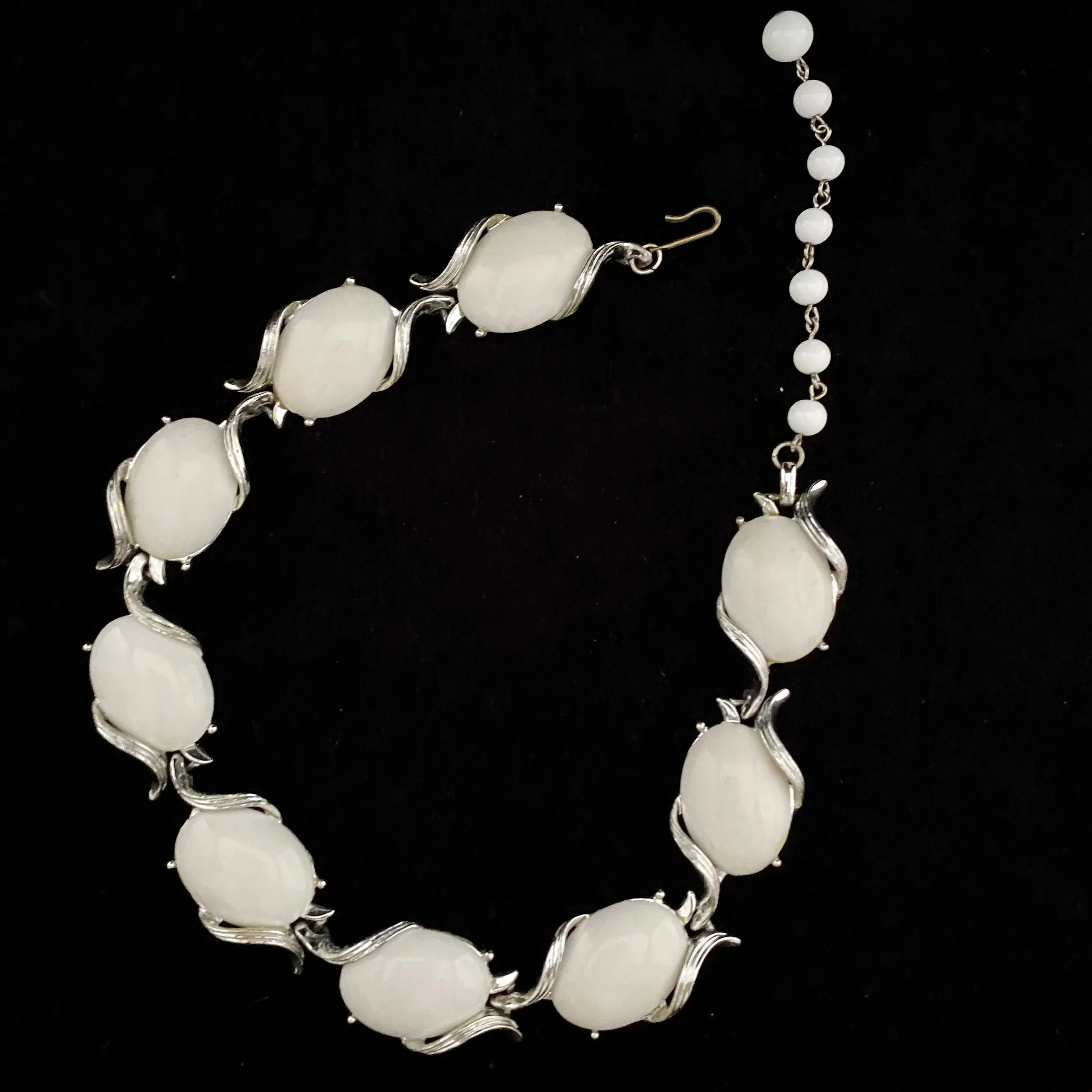 1950s White Thermoset Stone Chocker Necklace