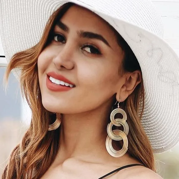 CHIC GOLD EARRINGS
