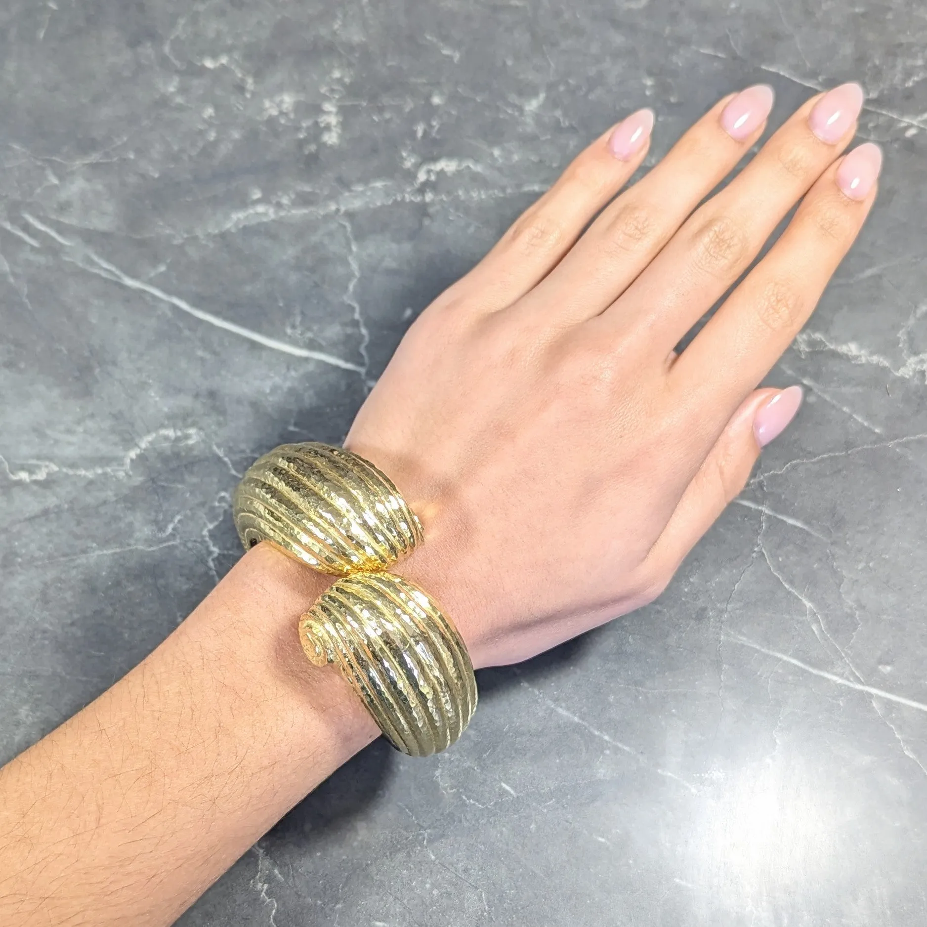 David Webb 1970's 18 Karat Yellow Gold Fluted Hammered Scroll Vintage Cuff Bracelet