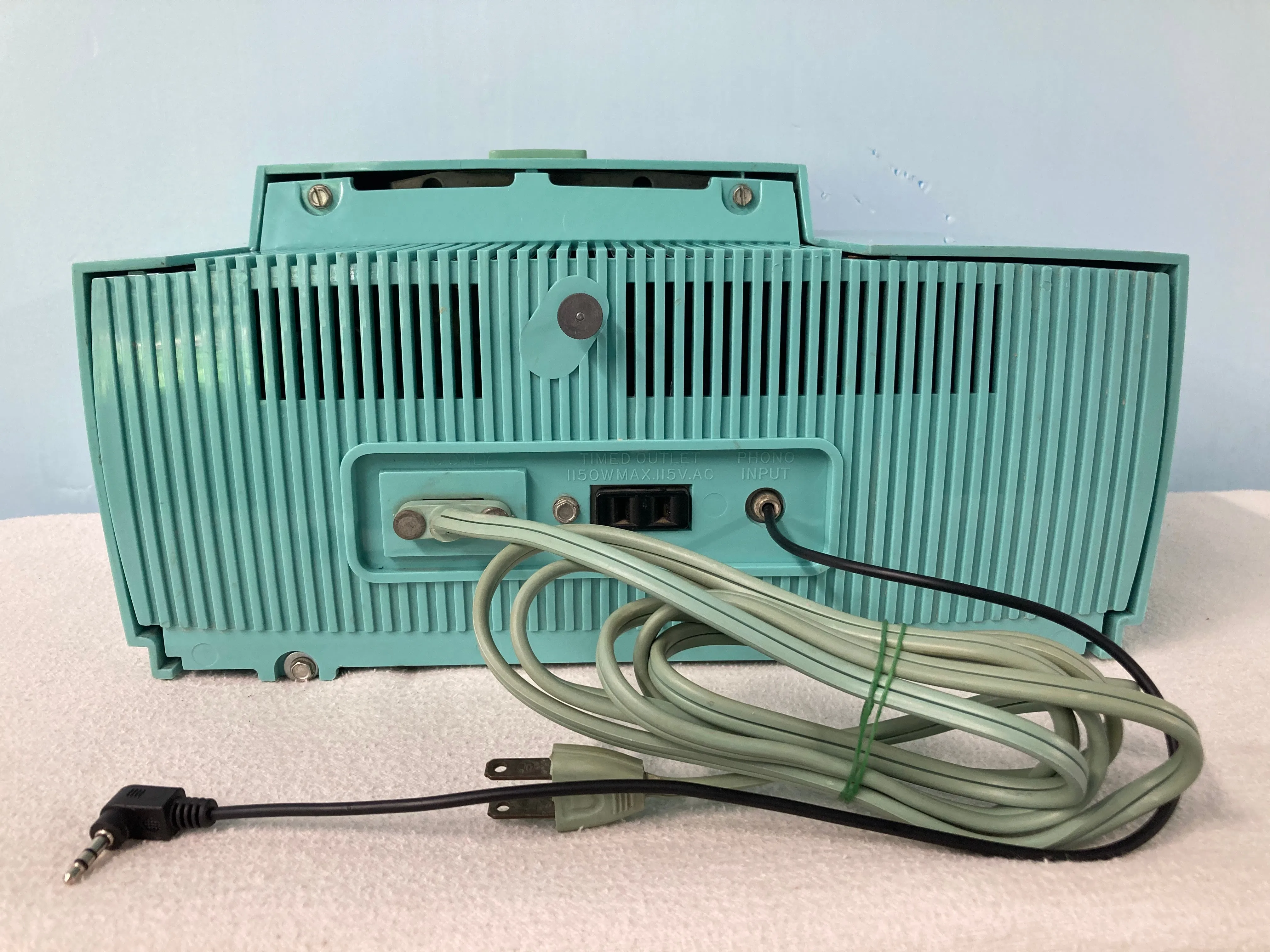 General Electric 914-D Tube Radio With Bluetooth input.