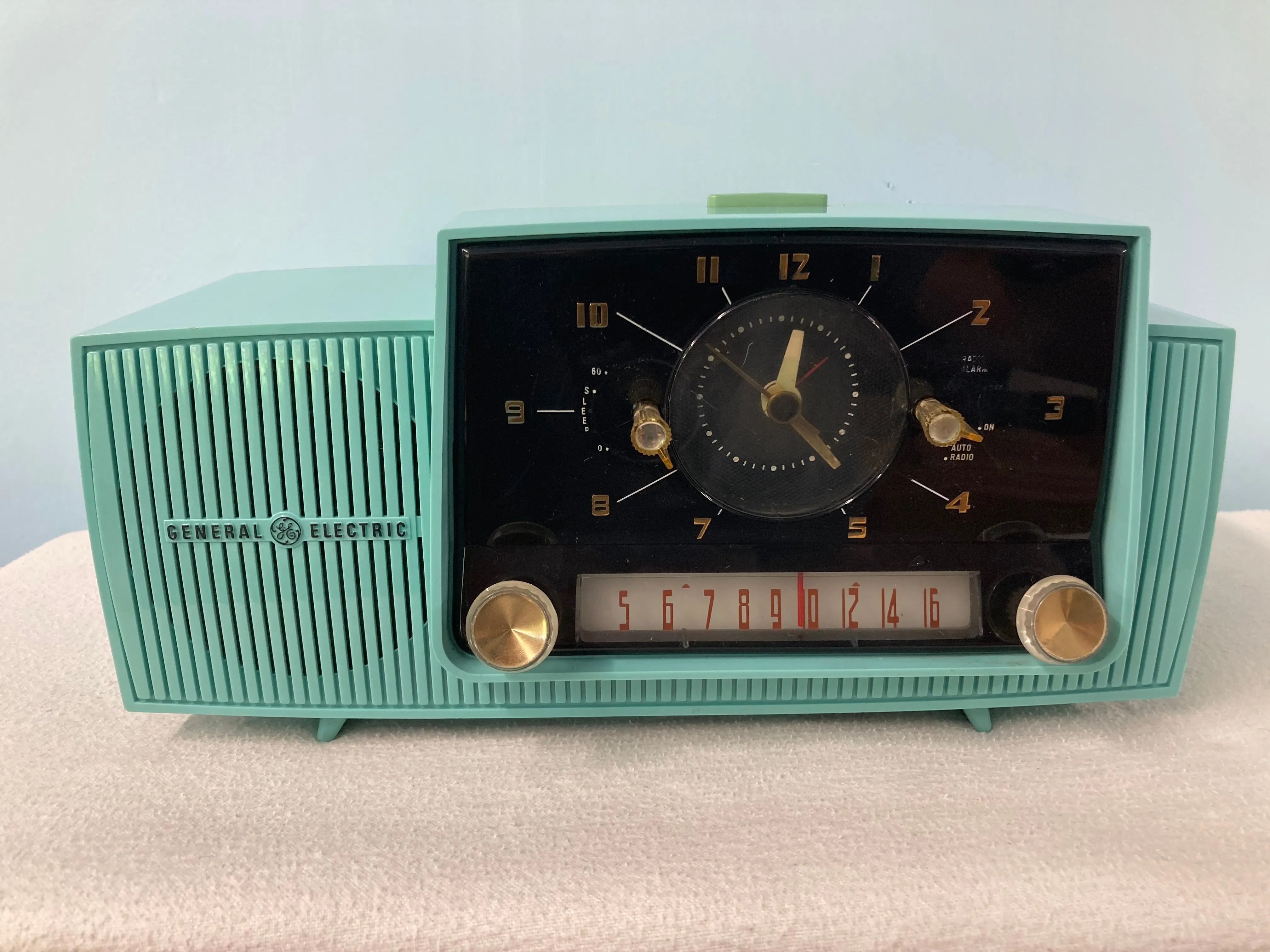 General Electric 914-D Tube Radio With Bluetooth input.