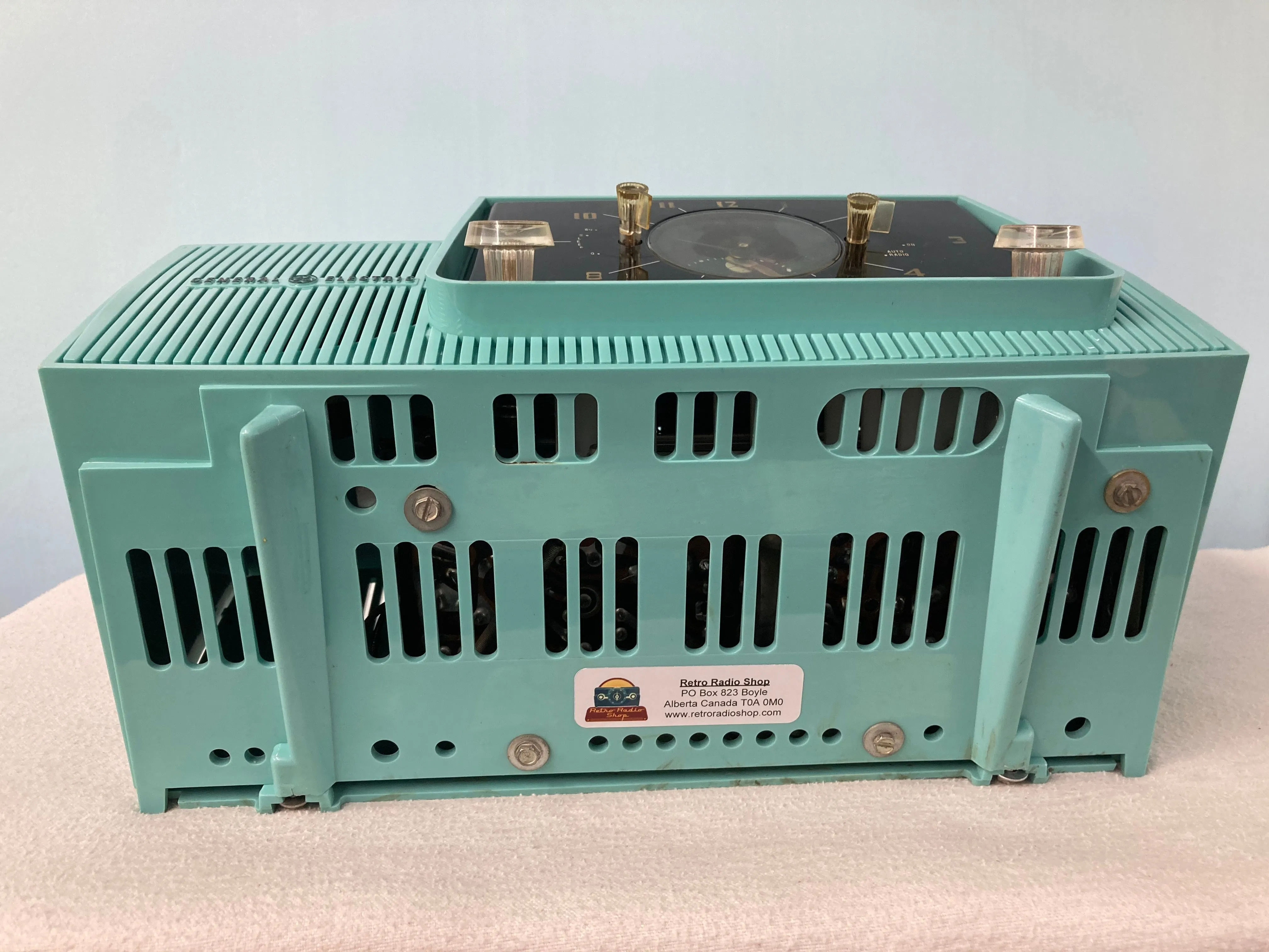 General Electric 914-D Tube Radio With Bluetooth input.