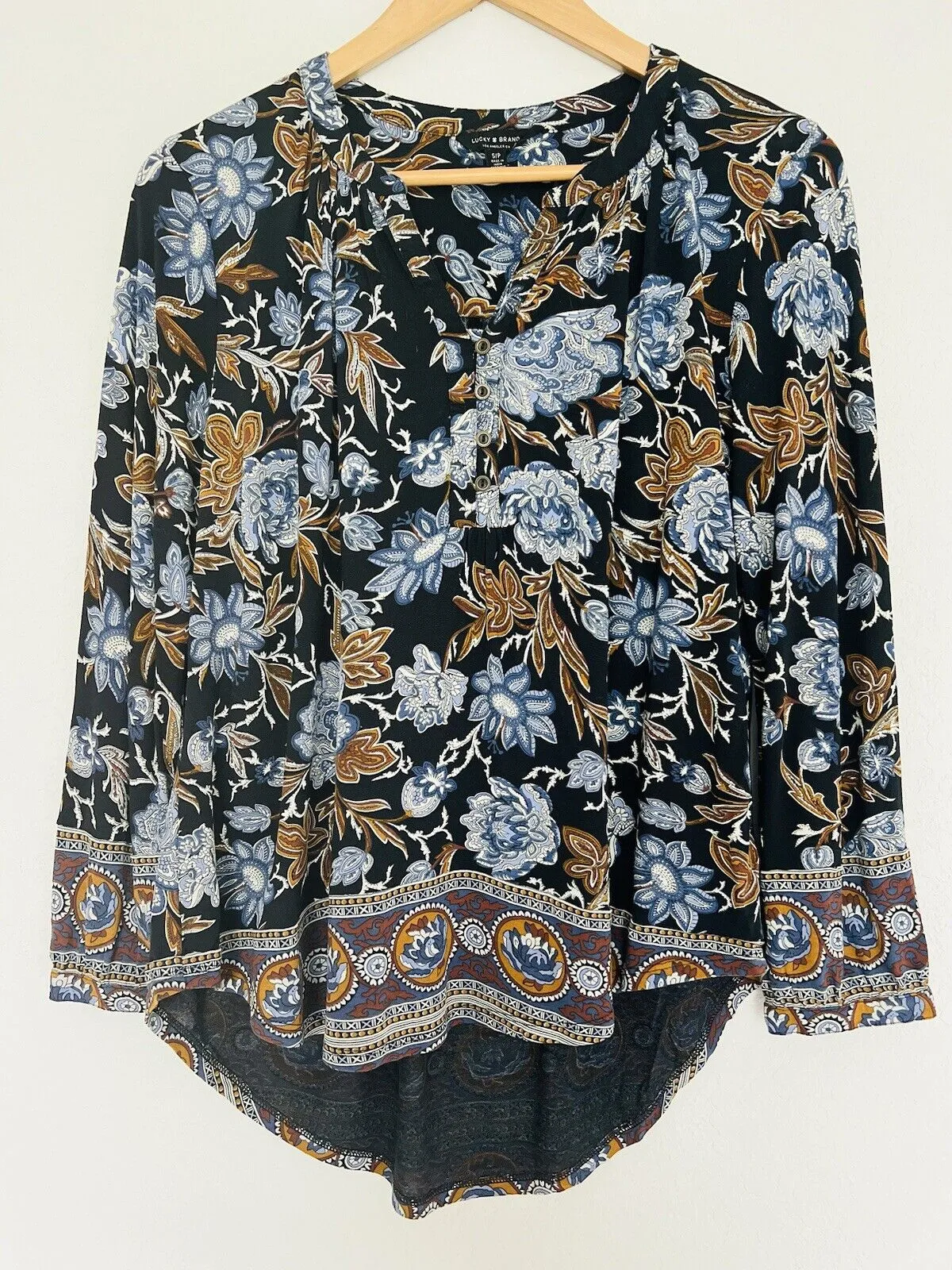 LUCKY BRAND Floral Jersey Knit Blouse Sz PS Hi-Low  V-Neck Button Boho Western