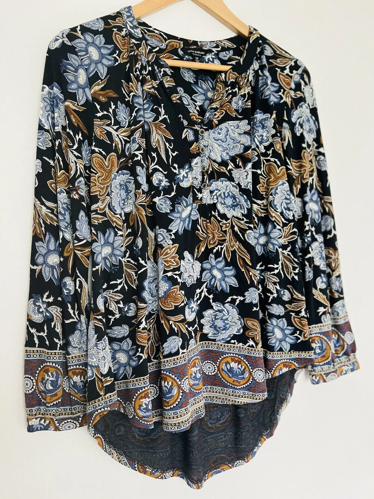 LUCKY BRAND Floral Jersey Knit Blouse Sz PS Hi-Low  V-Neck Button Boho Western