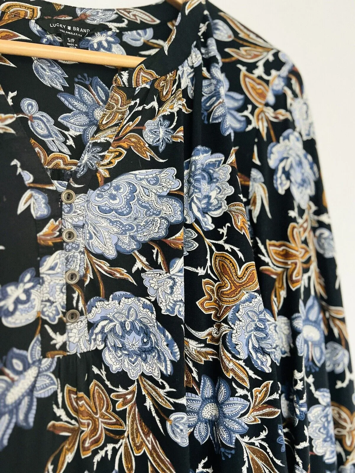 LUCKY BRAND Floral Jersey Knit Blouse Sz PS Hi-Low  V-Neck Button Boho Western