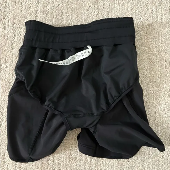 NWOT Lululemon Track That Mid Rise Short - 5&quot; *Lined