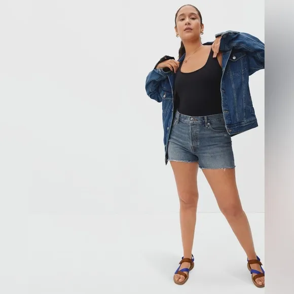 NWT Everlane Women’s The Relaxed 90’s Denim Shorts in Blue Size 30