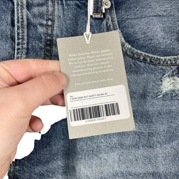 NWT Everlane Women’s The Relaxed 90’s Denim Shorts in Blue Size 30