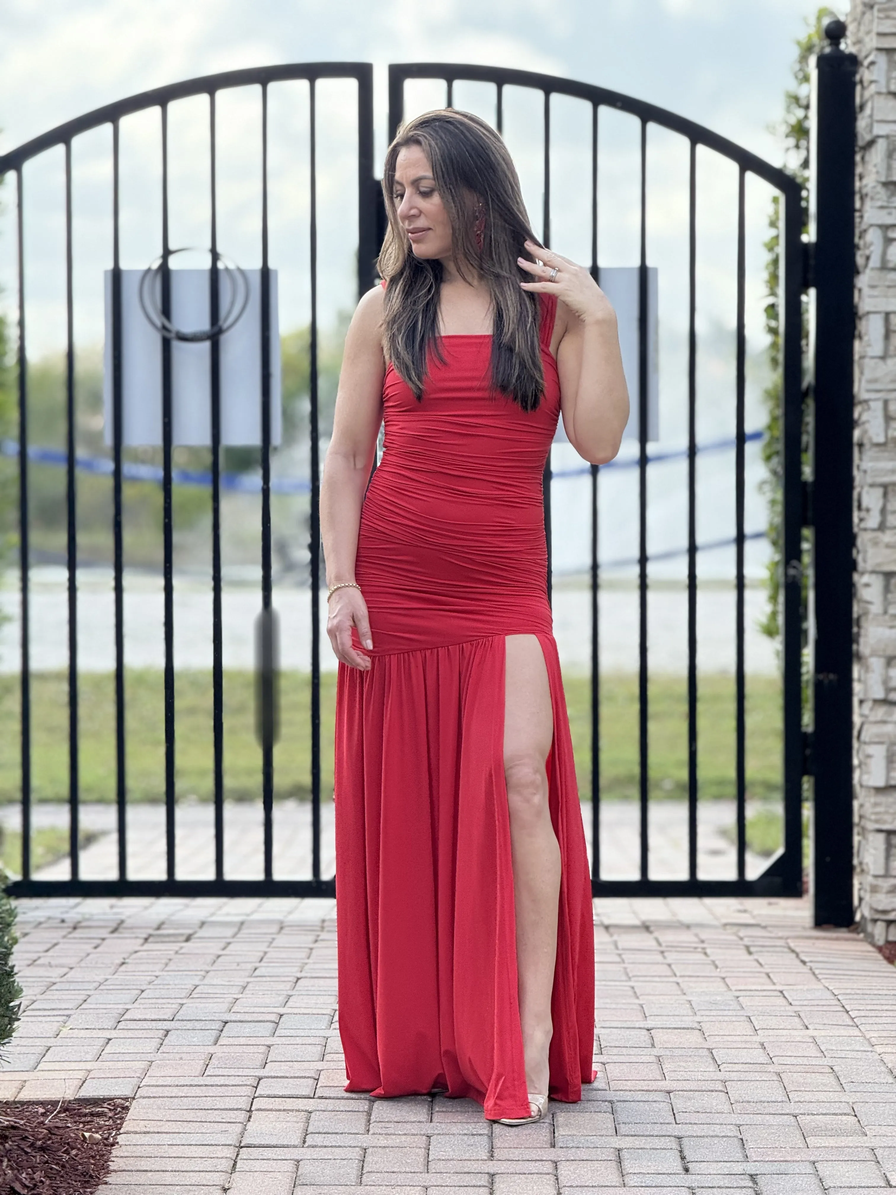 "Tessa" Solid Sleeveless Ruched Dress With A Split