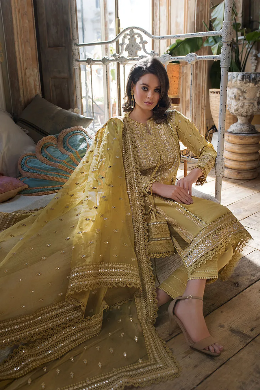 SOBIA NAZIR LUXURY LAWN 2023 | 6A