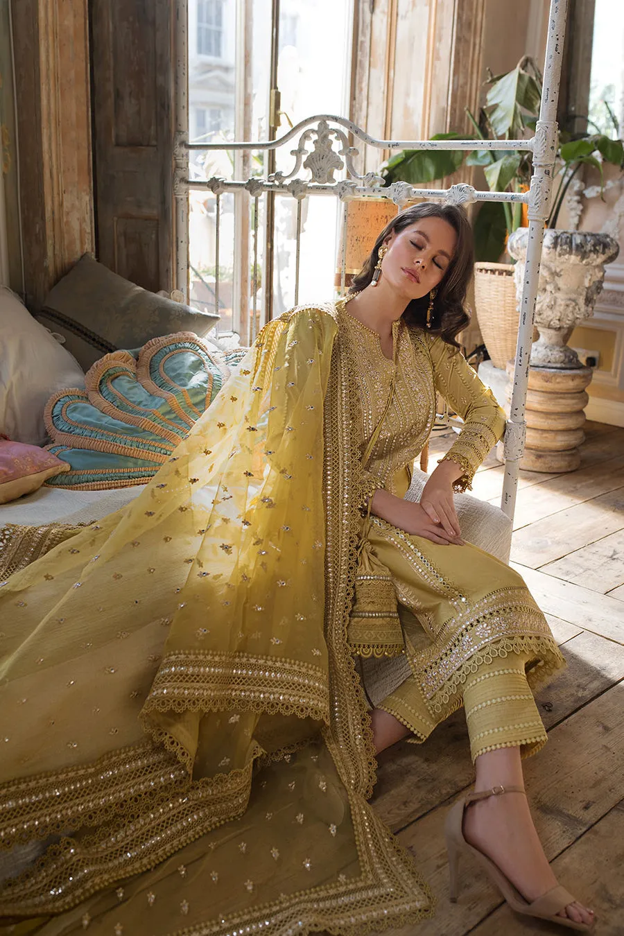 SOBIA NAZIR LUXURY LAWN 2023 | 6A