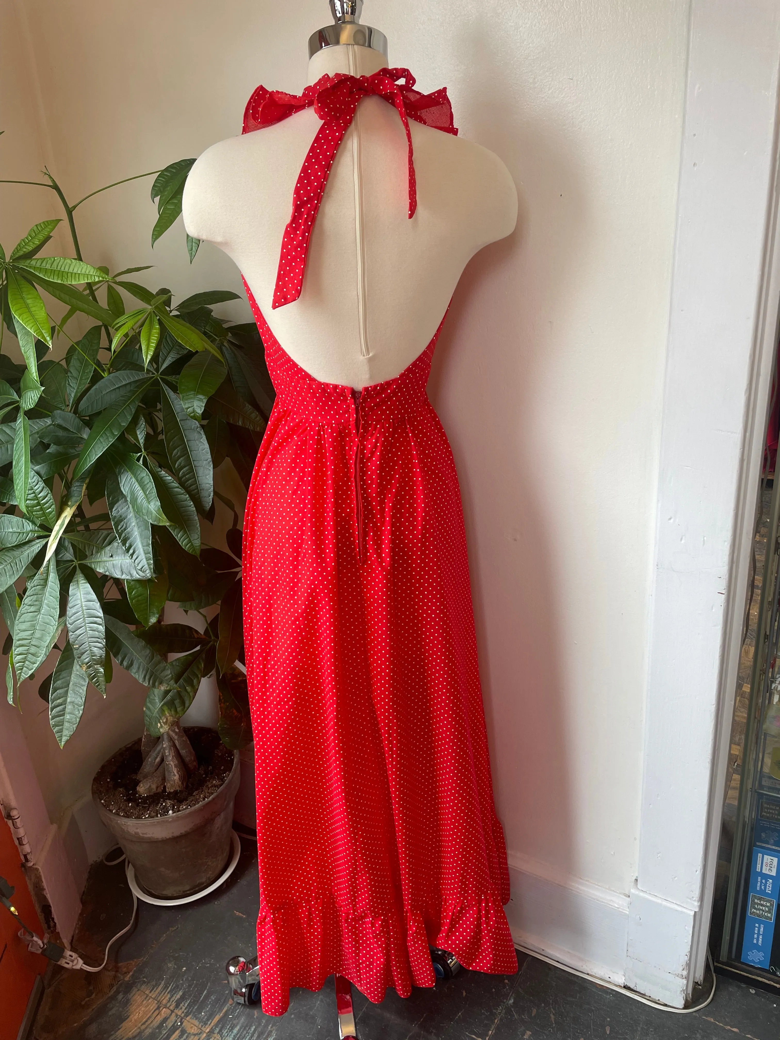 Vintage 60s 70s red and white polka dot halter maxi dress with ruffle collar // boho hippie // spring Flower child (HT2327)