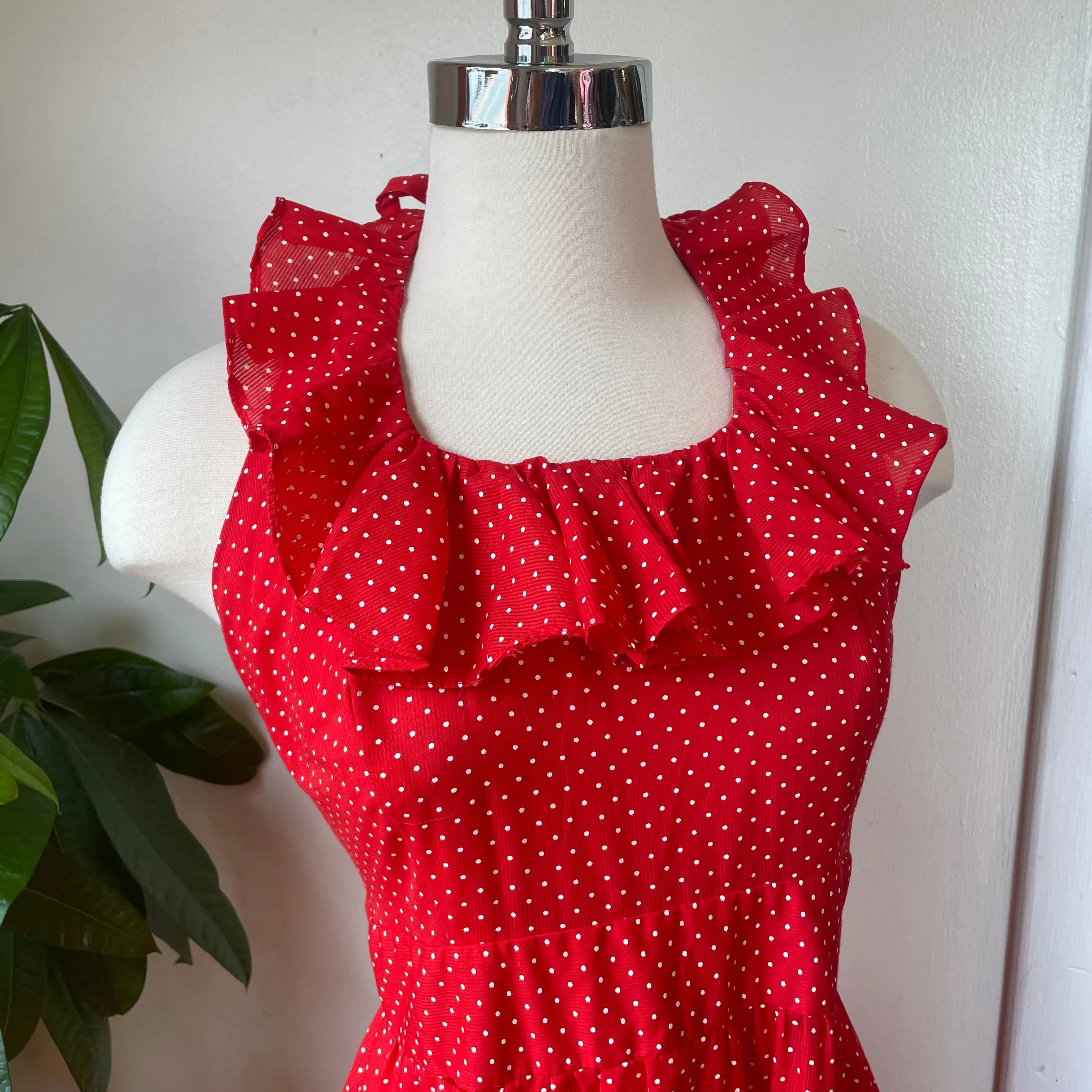 Vintage 60s 70s red and white polka dot halter maxi dress with ruffle collar // boho hippie // spring Flower child (HT2327)